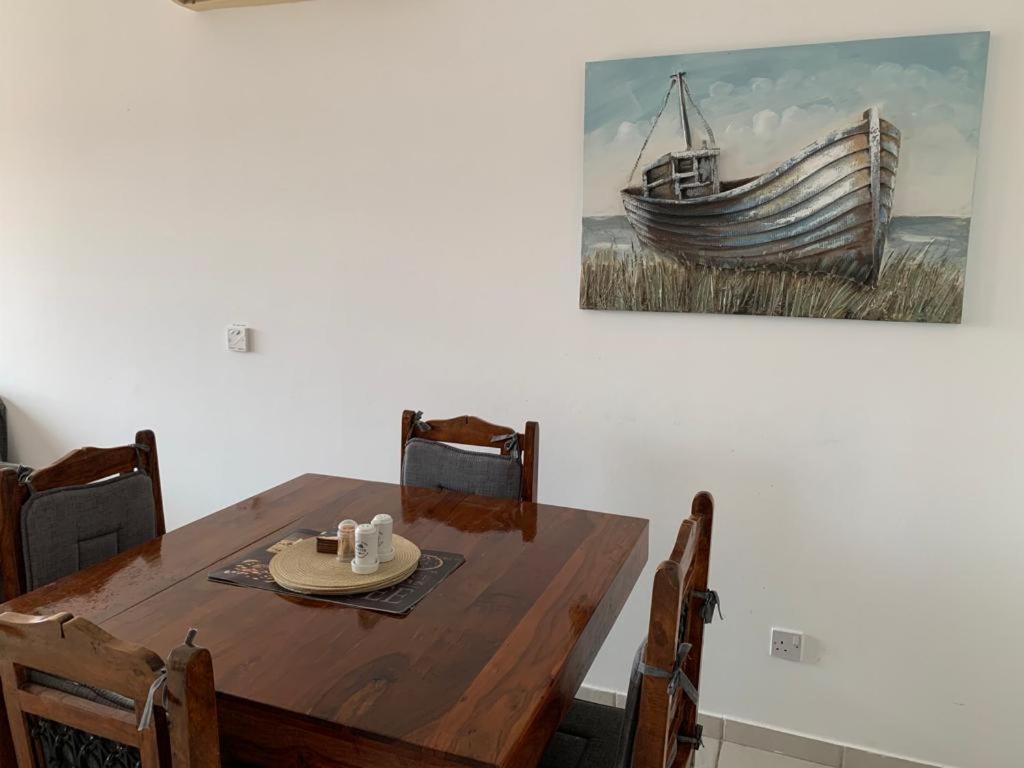 Comfortable 2 Bedroom Apartment In Popular Limnaria Gardens Paphos Exteriör bild