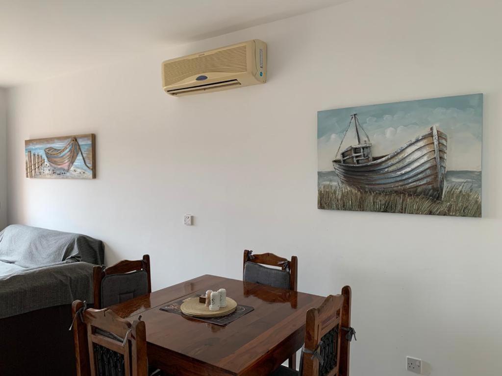 Comfortable 2 Bedroom Apartment In Popular Limnaria Gardens Paphos Exteriör bild