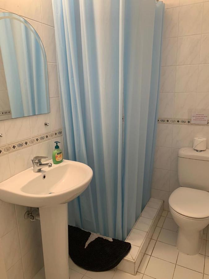 Comfortable 2 Bedroom Apartment In Popular Limnaria Gardens Paphos Exteriör bild