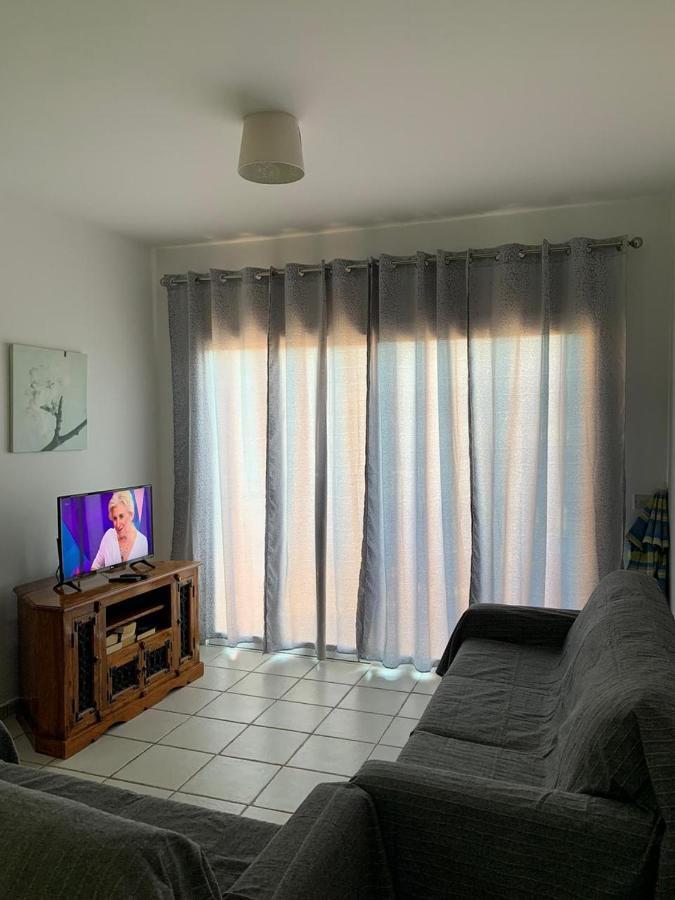 Comfortable 2 Bedroom Apartment In Popular Limnaria Gardens Paphos Exteriör bild